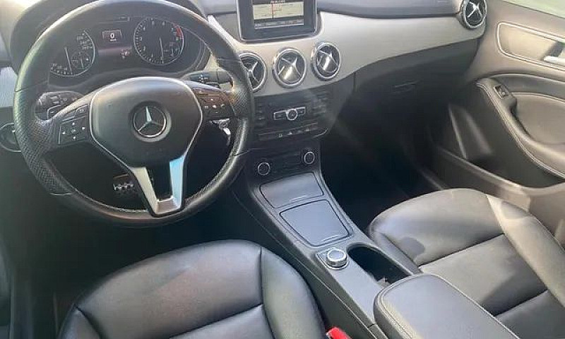 Mercedes-Benz B200Cg...