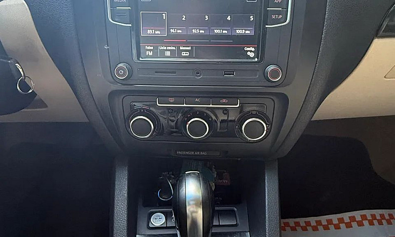 Vendo Volkswagen Jet...