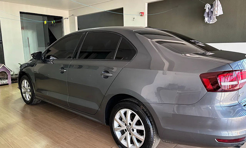 Volkswagen Jetta Tre...