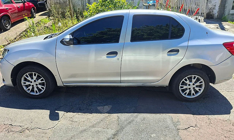 Renault Logan Authen...