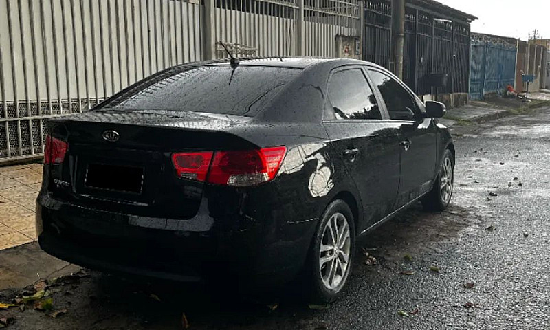 Kia Motors Cerato 1....