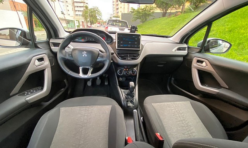 Peugeot 208 1.2 2018...