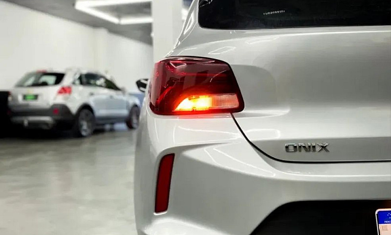 Chevrolet Onix Hatch...