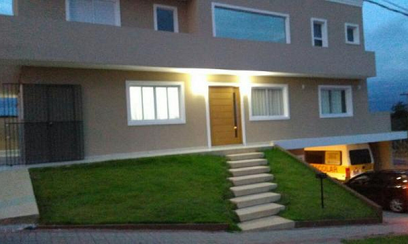 Linda Casa Em Condom...