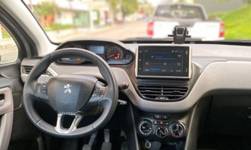 Peugeot 208 1.2 2018...