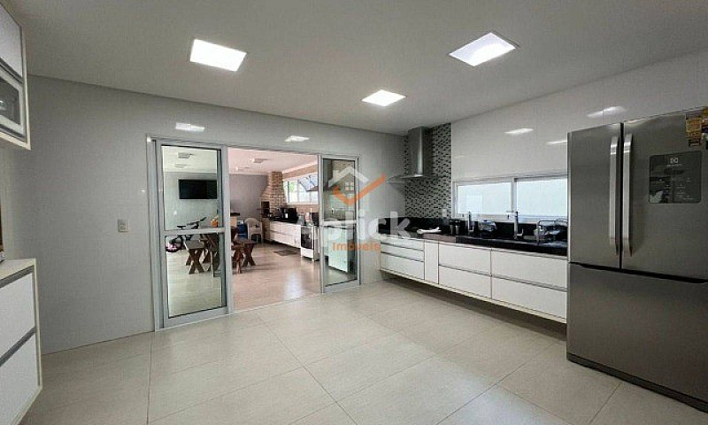 Casa Com 4 Dormitóri...