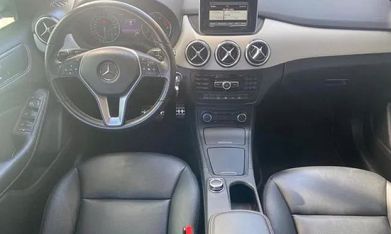 Mercedes-Benz B200Cg...