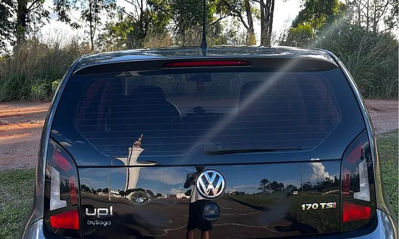 Volkswagen Up! Conne...