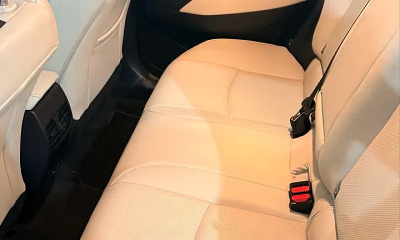 Toyota Corolla Cross...