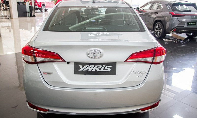 Toyota Yaris Sedan 1...