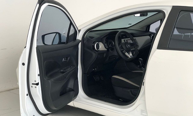 Nissan Versa 2021 Ad...