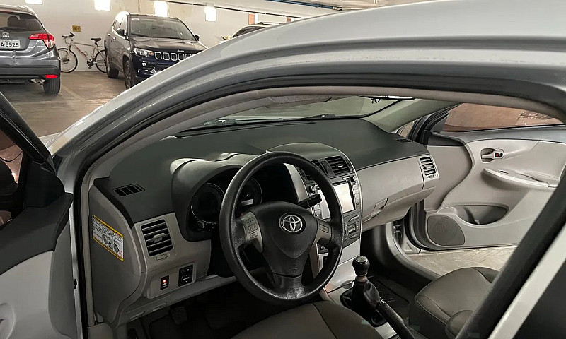 Toyota Corolla Gli 1...