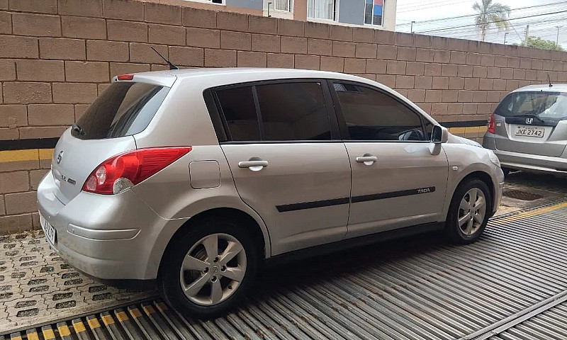 Nissan Tiida S 1.8/1...
