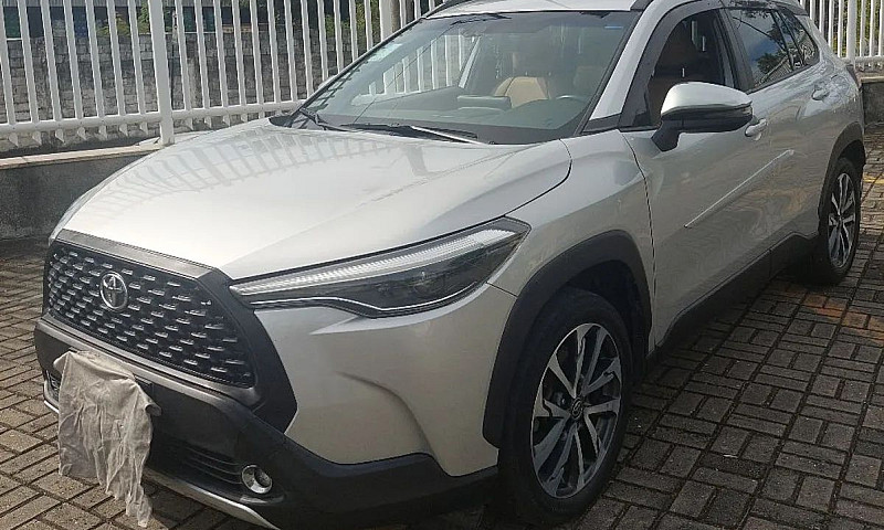 Toyota Corolla Cross...