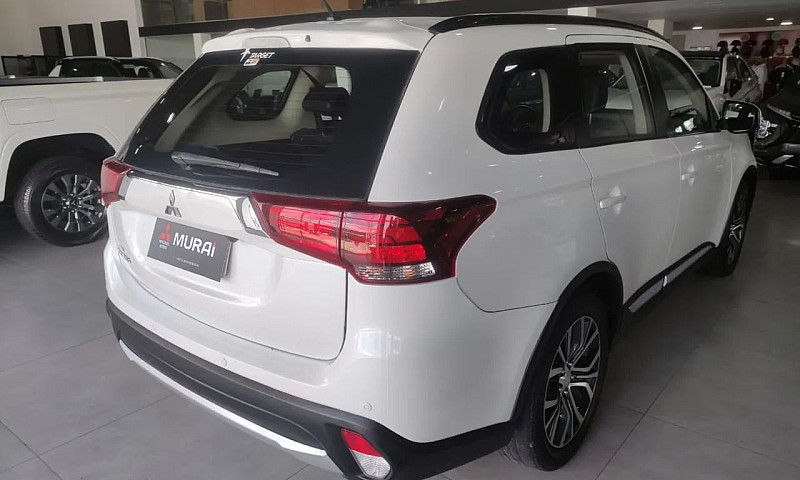 Mitsubishi Outlander...