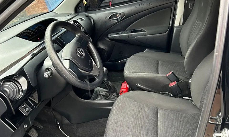 Toyota Etios X 1.3 F...