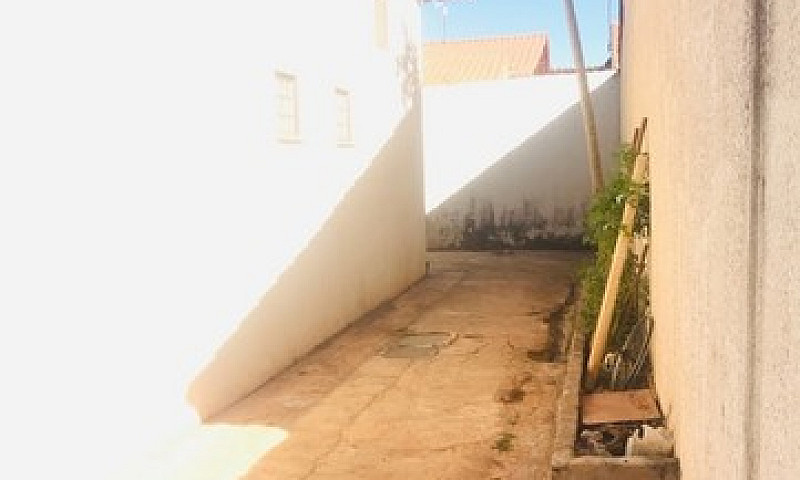 Alugo Excelente Casa...