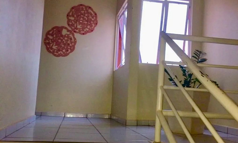 Cômodo Comercial Em ...