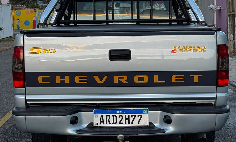 Chevrolet S10 Pick-U...