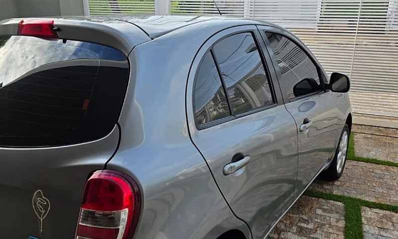 Nissan March S 1.0 1...
