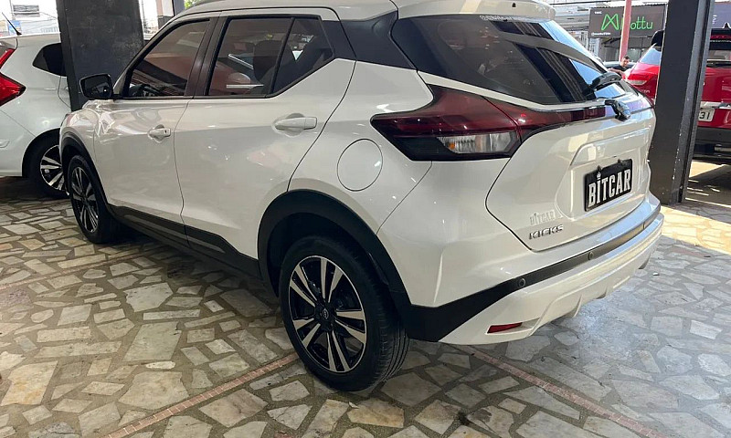 Nissan Kicks Exclusi...