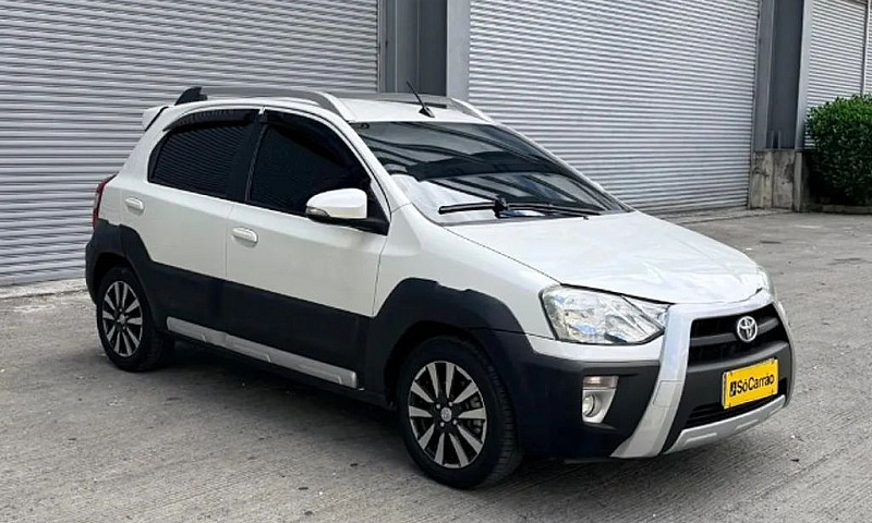 Toyota Etios Cross 1...