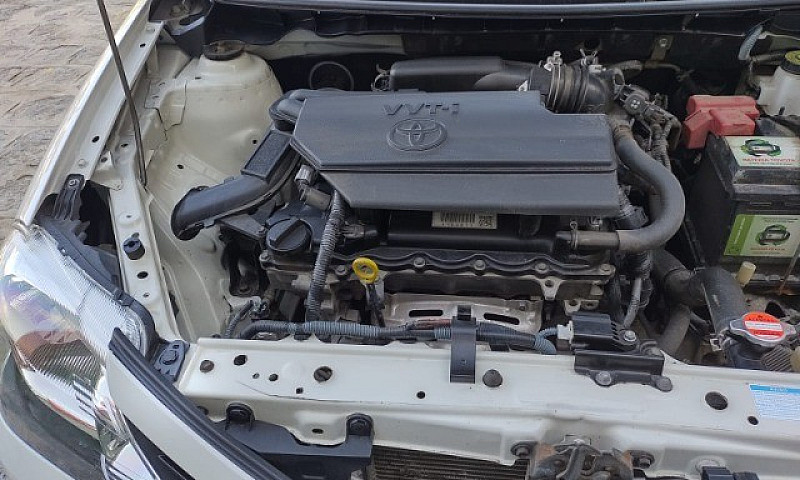 Toyota Etios Sedan 2...