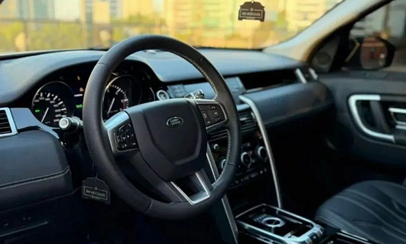 Land Rover Discovery...