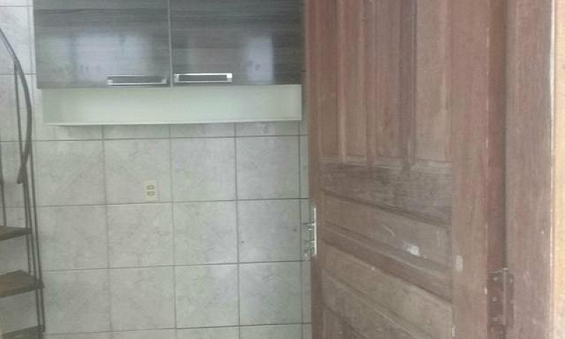 Alugo Casa...