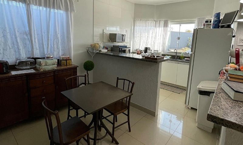 Casa 260 M²; Pq. Lag...