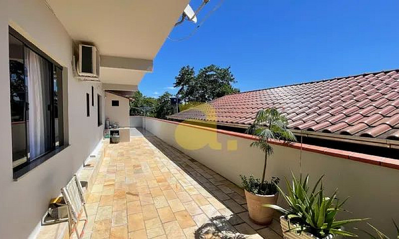 Casa Com 4 Dormitóri...
