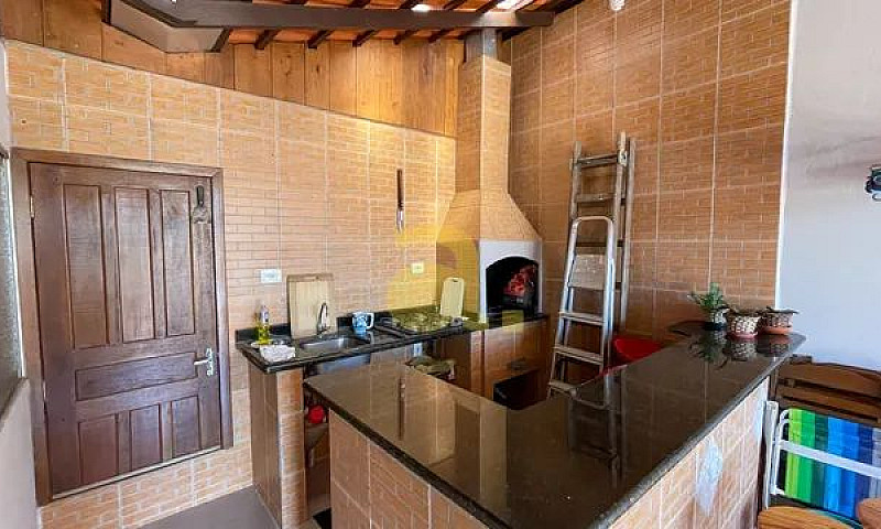 Casa Com 4 Dormitóri...