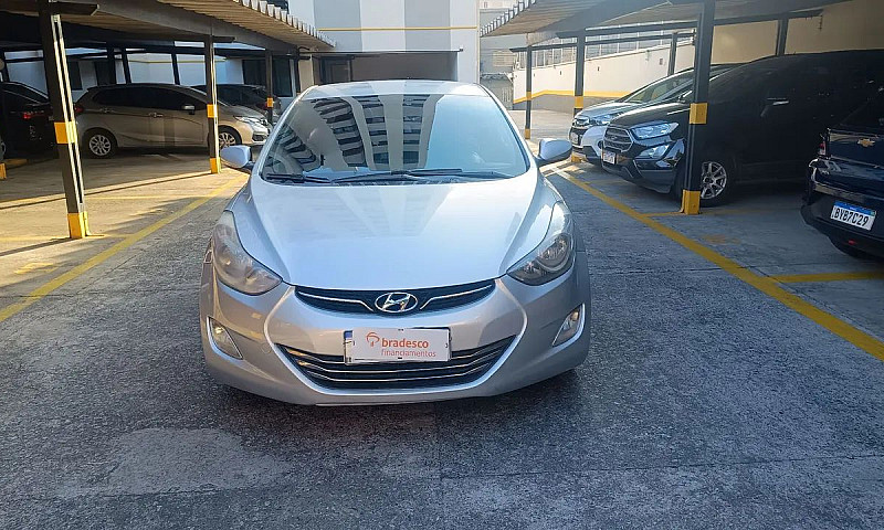 Hyundai Elantra 2012...