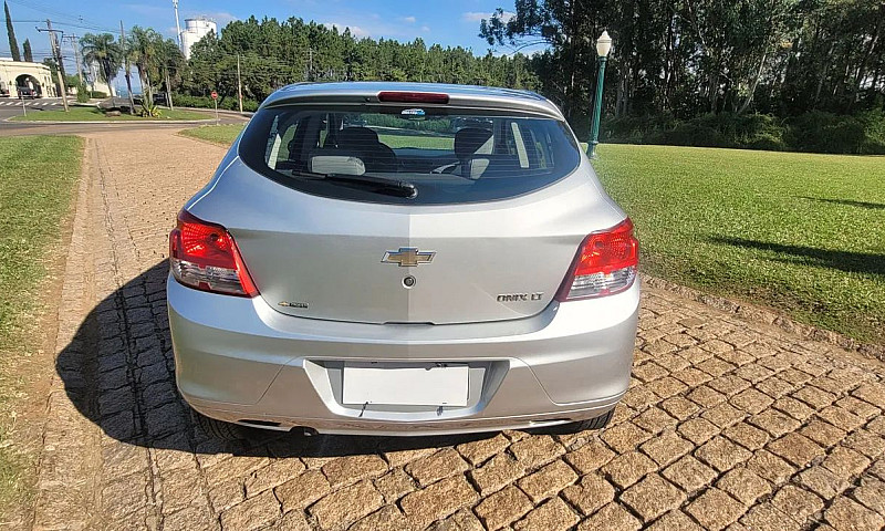 Chevrolet Onix Hatch...