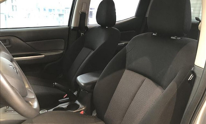 Mitsubishi L200 Trit...