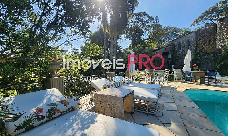 Casa Com Amplo Jardi...