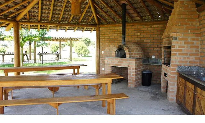 Casa Com 3 Quartos À...