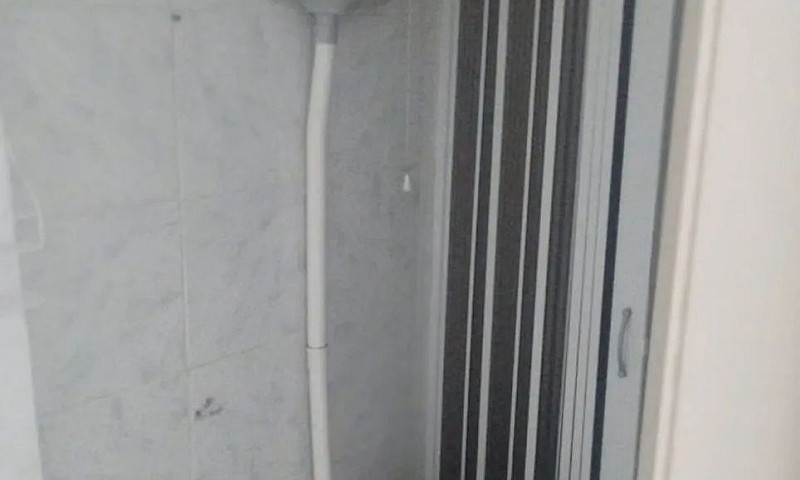 Casa Com Um Quarto E...