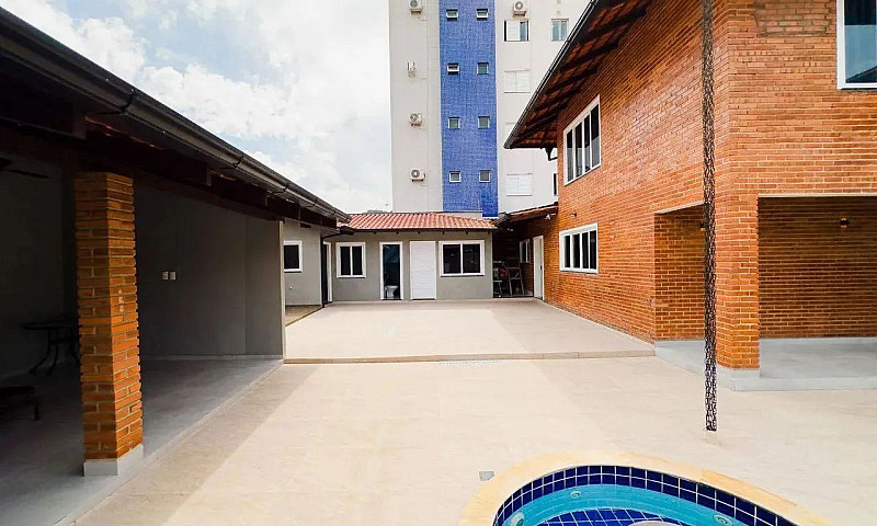 Casa Com 4 Dormitóri...