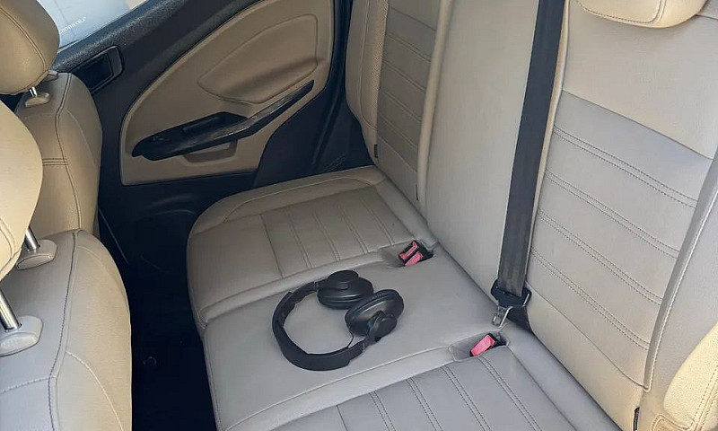 Ford Ecosport Titani...