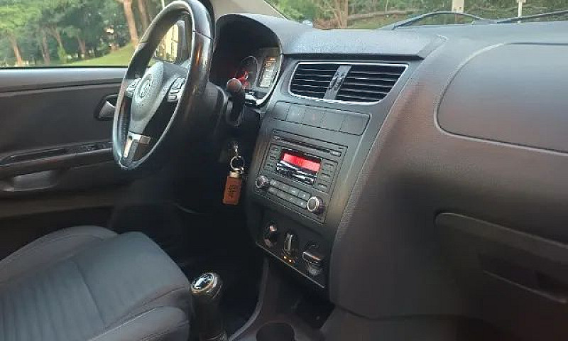 Volkswagen Space Cro...