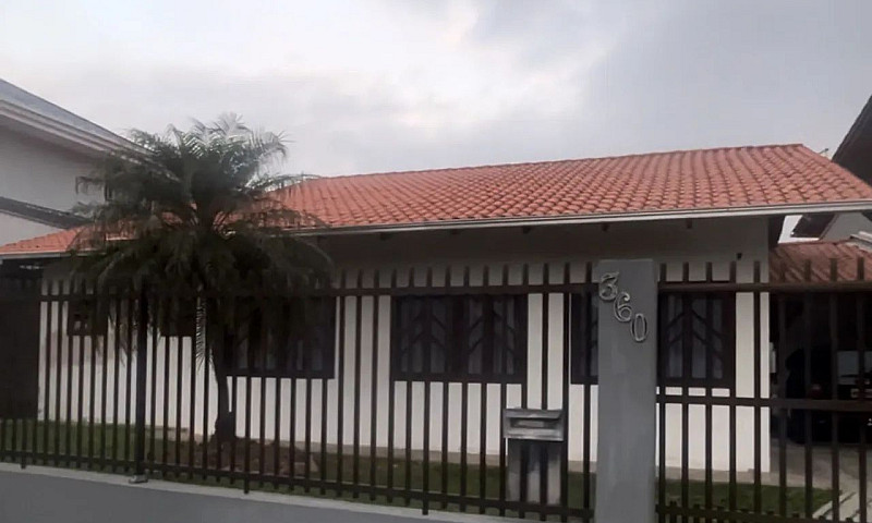 Casa Averbada Com Pi...