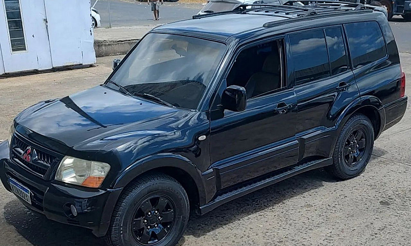 Mitsubishi Pajero Fu...