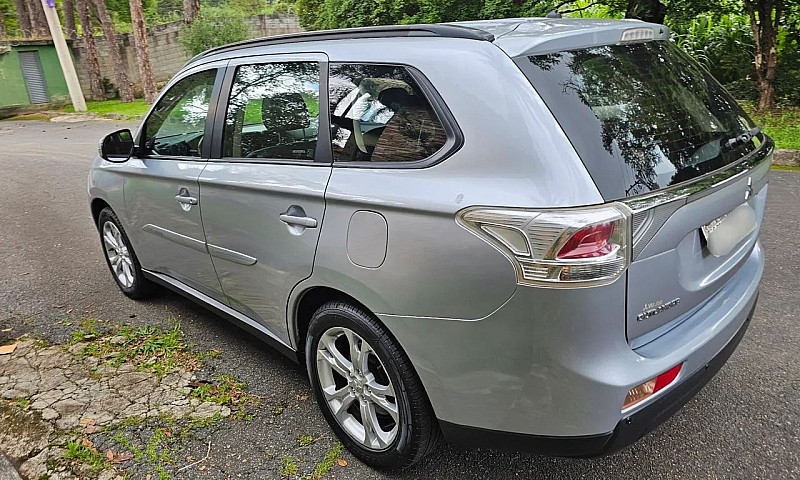 Mitsubishi Outlander...