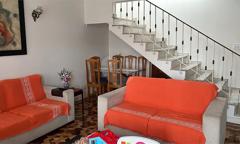 Casa Com 3 Quartos À...