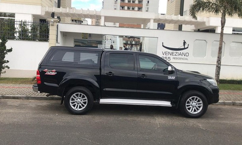 Vendo Hilux Srv 2013...