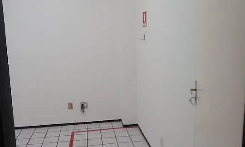 Alugo Quartos-Suítes...