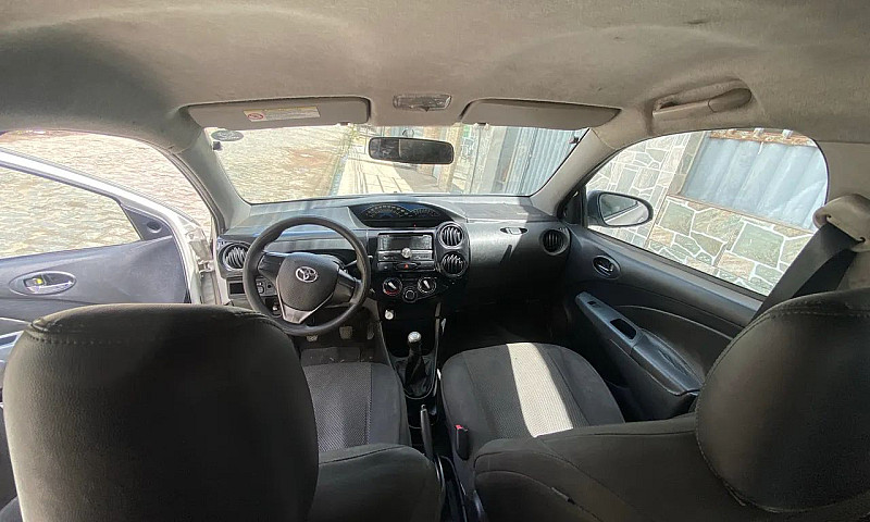 Toyota Etios X 1.3 F...