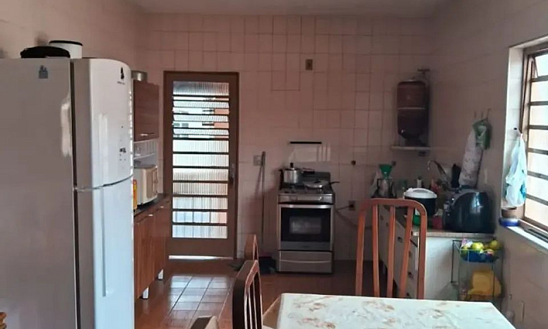 Casa Com 2 Dormitóri...