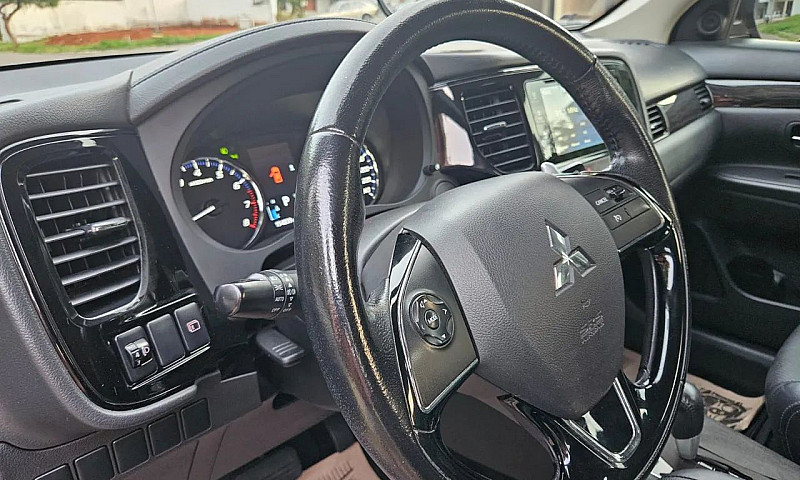 Mitsubishi Outlander...